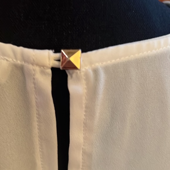 Alythea Cream Colored Flutter Sleeve Blouse - Picture 3 of 4